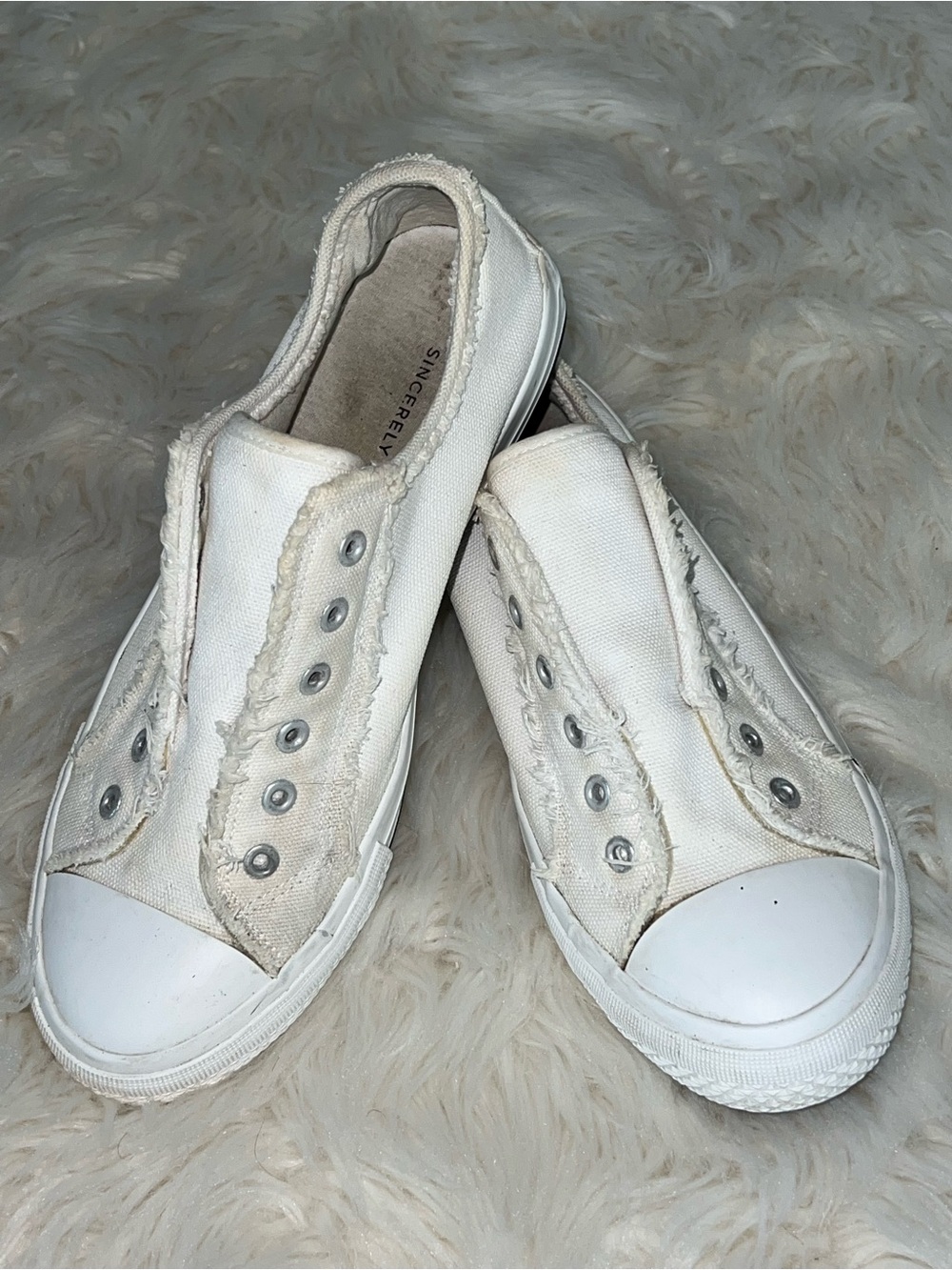 Sincerely Jules Vinnie White Canvas Slip-On Sneakers – Women’s Size 9